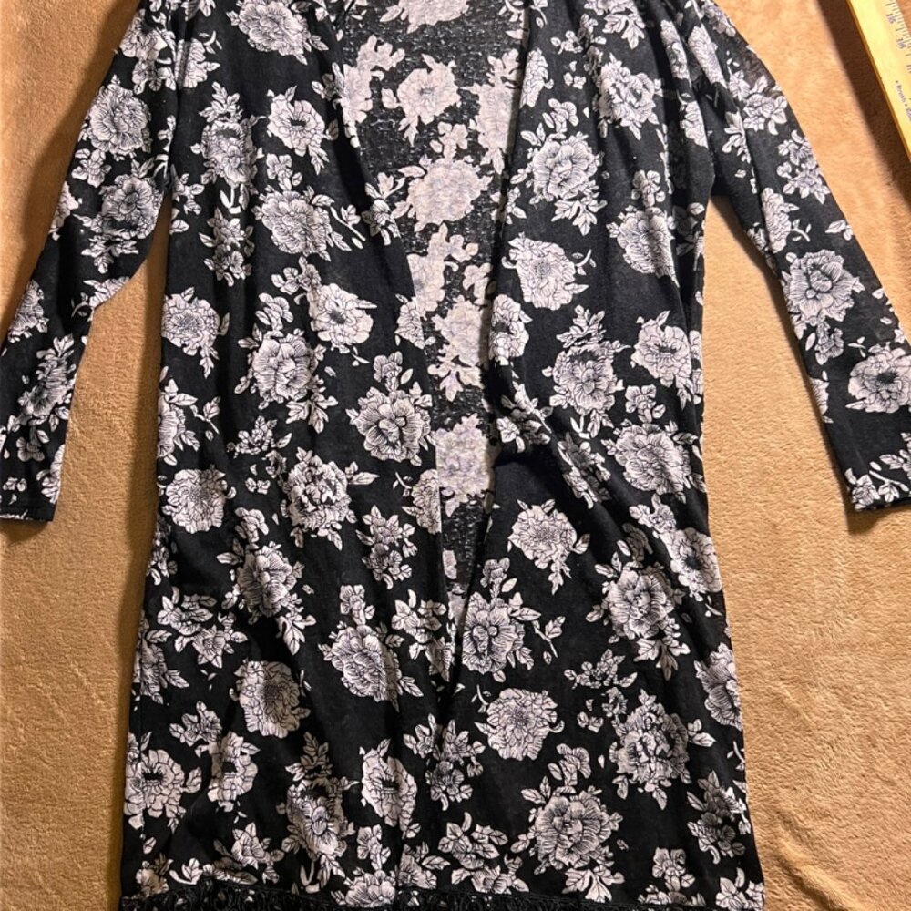 One A Women Medium Black White Floral Knit‎ Lace Long Sleeve Open Front Cardigan